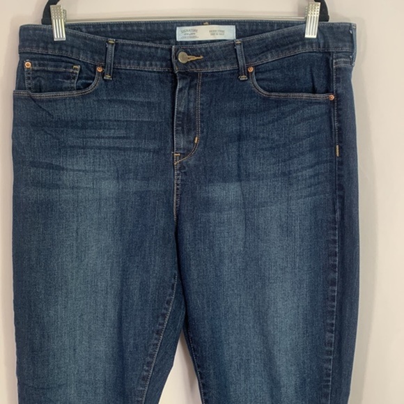 Signature by Levi Strauss Mid-Rise Straight Blue Jeans - Picture 2 of 9